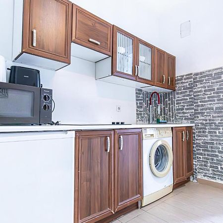 Simple Apt W Full Kitchen Wiener Stadthalle Exterior photo