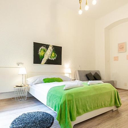 Simple Apt W Full Kitchen Wiener Stadthalle Exterior photo