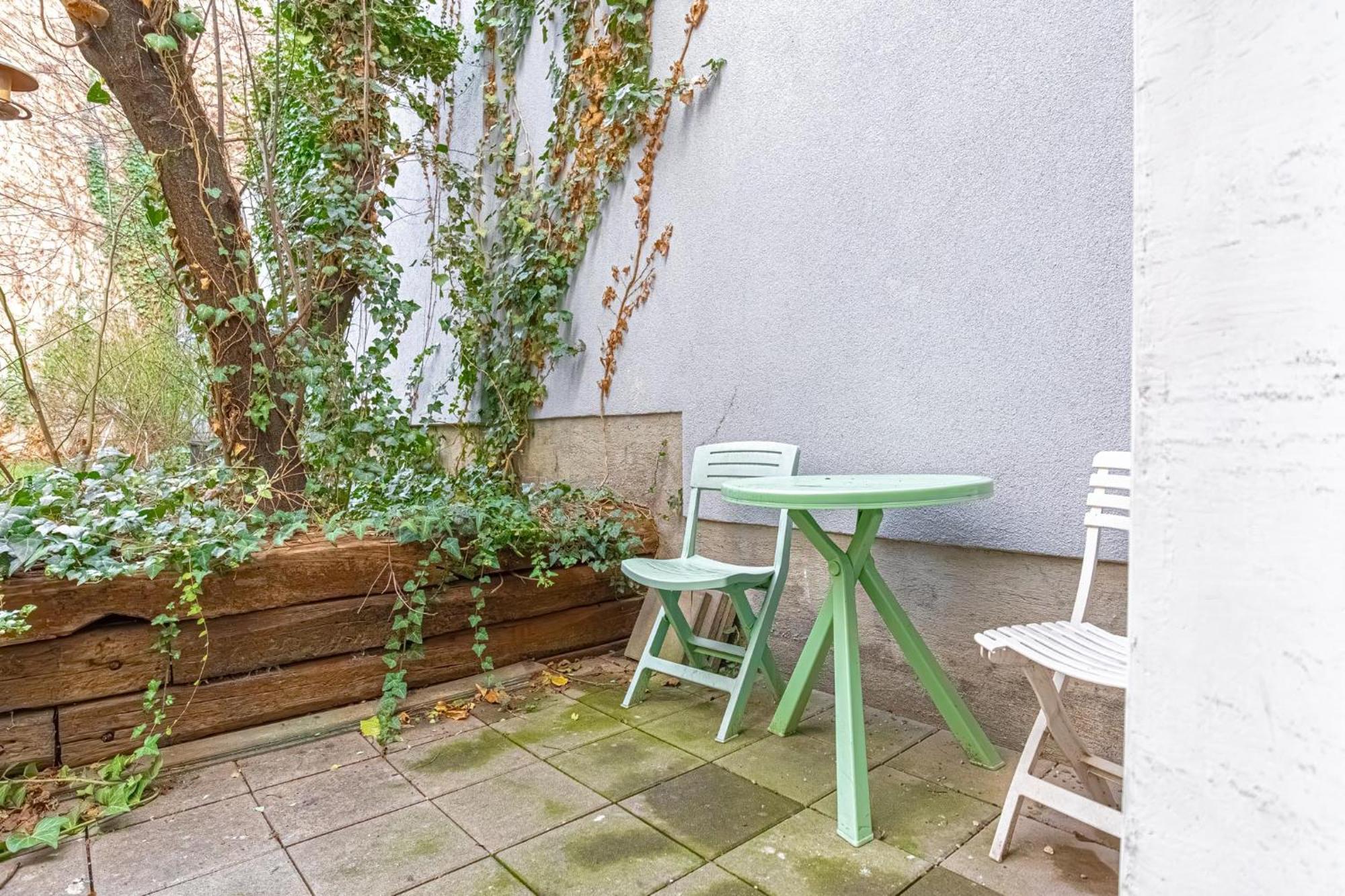 Simple Apt W Full Kitchen Wiener Stadthalle Exterior photo